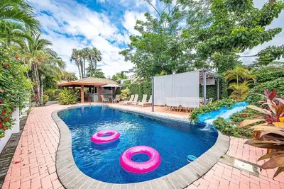Image de Villa avec 3 bungalows, Ă pied de la plage et de la ville, piscine, gazebo, barbecue, WiFi, climatisation