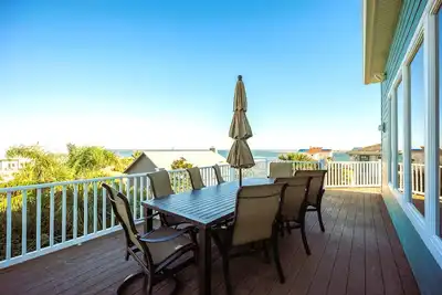 Image de Serenity Now, 4 chambres, vue sur l'océan, animaux acceptés, 10 personnes, WiFi