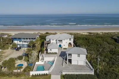 Image de Jean's Dream, 3 chambres, front de mer, piscine privée