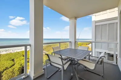 Image de Condo Gulf Front récemment rénové! Vues étonnantes! Directement sur la plage!