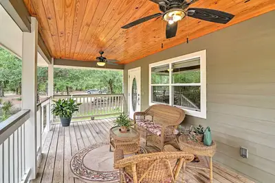 Image de Crystal River Cottage avec porche, terrasse et 1, 25 acres!