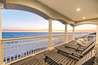 Image de Front de mer! Piscine privée chauffée! Vélos inclus! 26 couchages!