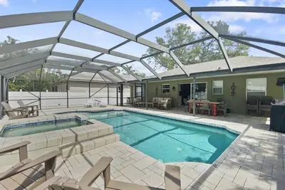 Image de Bien Nommée Maison avec piscine chauffée Just Off Siesta Key Fermer Gulf Gate Area