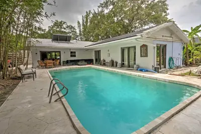 Image de Sarasota House w / Backyard Oasis - 10 minutes de la plage