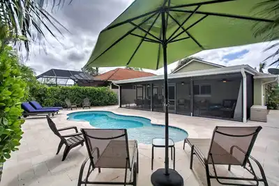 Image de Maison familiale calme à Naples avec piscine et patio luxuriant Lanai