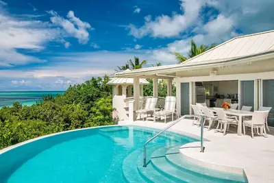 Turtle Beach Villa 5br sur Grace Bay Beach avec des hamacs de plage et piscine