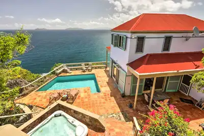 Image de Oceanfront St. Villa Thomas avec vue sur la piscine, le spa et la baie!