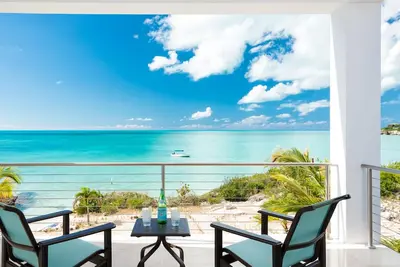 Image de Miami Vice Two // Vues romantiques sur l'océan // Situé directement sur la baie de Sapodilla