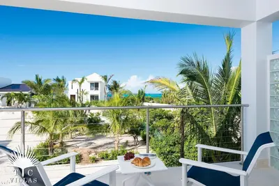 Image de Little Plum Villa // Surplombant Grace Bay et la meilleure plongée en apnée de l'île