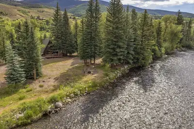 Image de A-Frame Cabin sur la rivière bleue à Silverthorne, grand pont, pêche, Easy Drive to Town and Resorts