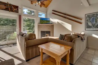 Image de Forest Retreat: 4 Br, 2 Ba Townhouse Ă Carnelian Bay, pour 10 personnes