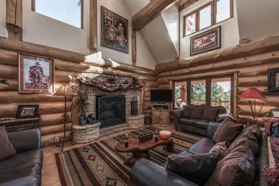 Image de Panther Lodge, 3 chambres, pour 8, WiFi, jacuzzi, cheminée au bois