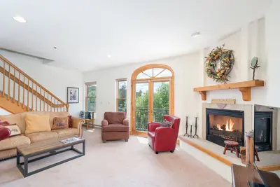 Image de Vues sur la montagne depuis chaque fenêtre dans un condo de 4 chambres à coucher Bear Creek Lodge