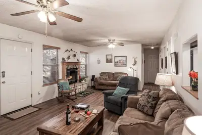 Image de Un fleuve Whispering, 2 chambres, 6 personnes, animaux acceptés, barbecue au gaz, bain à remous