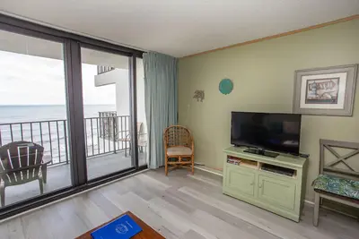 Image de Cozy Une Chambre Condo Droit Sur La Plage