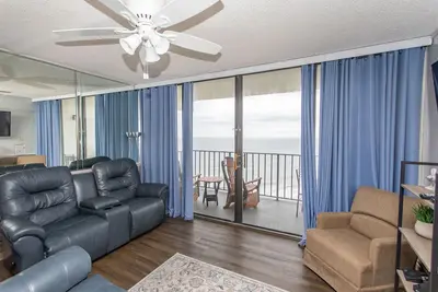 Image de Lumineux Et Airy Droit De Deux Chambres Sur L'Atlantique!