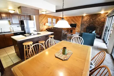 Image de Condo qui accepte les animaux de compagnie sur le lac Dillon - Près de l'amphithéâtre de Dillon, Marina. Pont couvert, vue sur la montagne