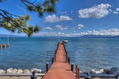 4 Br Lakefront w / bain à remous, billard, jetée et bouée