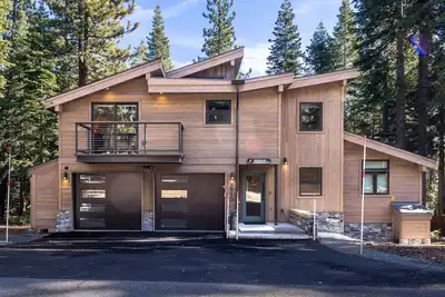 Image de Jeff - abordable maison 3 Br Animaux domestiques w / Hot Tub. De 1100 $ / semaine.