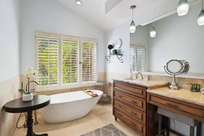 Image de Sérénité dans le désert! Magnifiquement mis à jour la maison dans Desert Breezes avec grand patio privé!