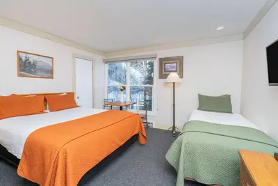 Image de Chambre D'hôtel À La Montagne Avec Kitchenette