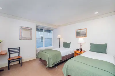 Image de Chambre d'hôtel avec deux lits jumeaux à Mountainside Inn