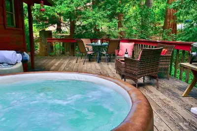 Image de Tranquille \"Lilac House\" de Fern Valley avec Spa!