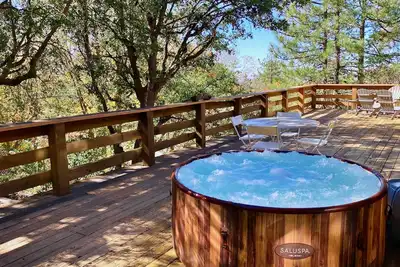 Image de Maison de journaux spacieuse avec \"Golden Sunshine\" et vue sur la montagne