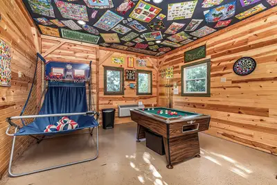 Image de ~ Nouveau Salle des médias et salle avec lits superposés ~ Isolé 5 Br w / Year Round Hot Tub EXTÉRIEUR