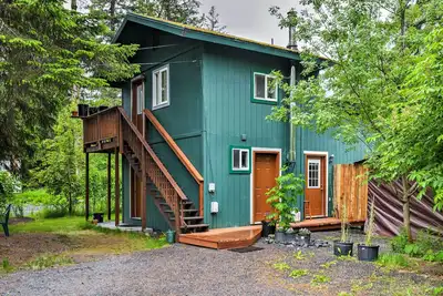 Image de Studio Seward avec terrasse, repas en plein air et vues sur la montagne!