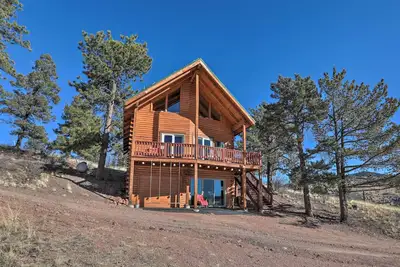 Image de Cripple Creek Cabin w / Wraparound Deck & Mtn Views!