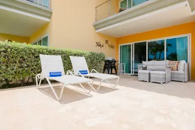 Image de Front De Mer - Eagle Beach - Oceania Resort - condo studio - E125-1