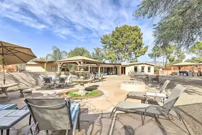 Tucson Casita w / Courtyard, bain à remous, des foyers!