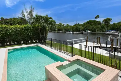 Image de Harbour Lane Bungalow - Moderne, bord de l'eau, Downtown Naples minutes �� la 5��me!