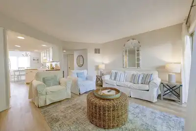 Image de 6 Unité d'extrémité du 1er étage Beach Arbour. Promenade à la plage, au bord de la piscine, animaux acceptés