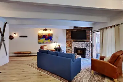 Image de Nouvellement rénové 2 chambres 1 pâté de maisons de rue Dans Frisco