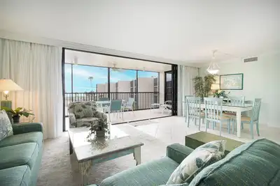 Image de Gulf View, unité de deux chambres avec Den - cadran solaire S302