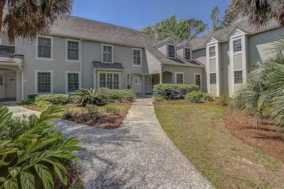 Image de Nouveau sur le marché! Animaux acceptés 225 Evian Villa. Vélos gratuits, tennis, piscine