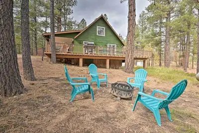 Image de Happy Jack Cabin w / Hot Tub & Wraparound Porch!