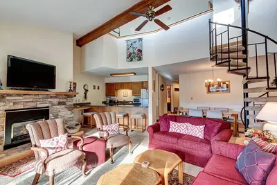 Image de Restez au centre-ville de Breckenridge! Ski-In, 10 personnes, parking couvert, bain à remous!