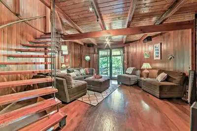 Image de Maison isolée Keaau avec bain à remous et porche enveloppant!