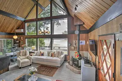 Image de Waterfront Gig Harbor Cabin w / vues Puget Sound!