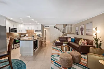 Image de Étapes d'El Paseo-Location! Style! Équipements! S. Exposition - 30 jours min