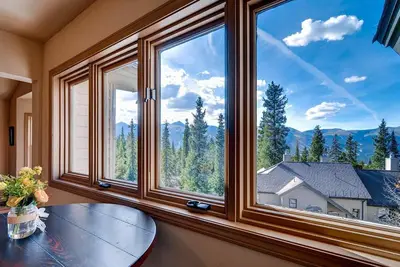 Image de Nid d'aigle à High Timber-Sleeps12-Huge Vues-Libre Shuttle 1/2 Block Away - par iTrip