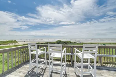 Image de Beachfront Galveston Home w / Panoramic Ocean Views!