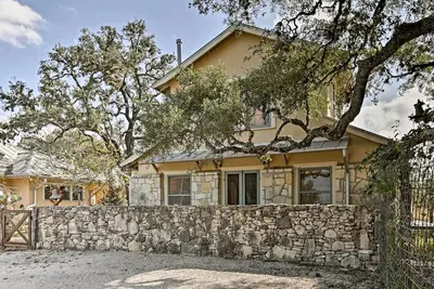 Image de Bulverde Ranch House avec accès à la piscine et 211 acres!
