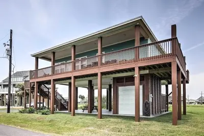 Image de 3br Crystal Beach House avec vue sur l'océan!