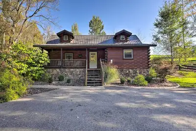 Image de Cabane rustique Dundee avec bain Ă remous et vue sur la forĂŞt!
