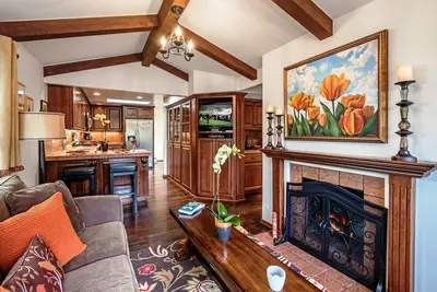 Image de 3681 Whispering Waves ~ Marchez jusqu'à la ville et à la plage! Maison de l'artiste!