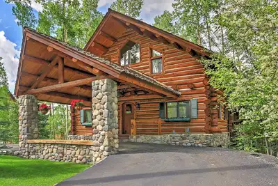 Image de Ski-In / Ski-Out Telluride Log Home avec terrasse, vue Mtn